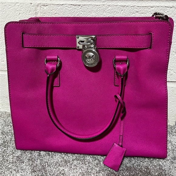 Fuchsia Michael Kors Handbag with matching wallet! RARELY used! - Picture 9 of 9